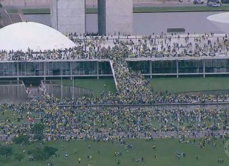 Mídia de extrema direita nos EUA aplaudiu vândalos de Brasília