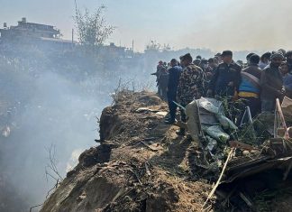 Vídeo mostra avião momentos antes de queda no Nepal