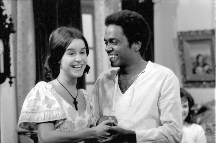 lucelia-santos-e-haroldo-de-oliveira-em-escrava-isaura-1976.-acervo-globo