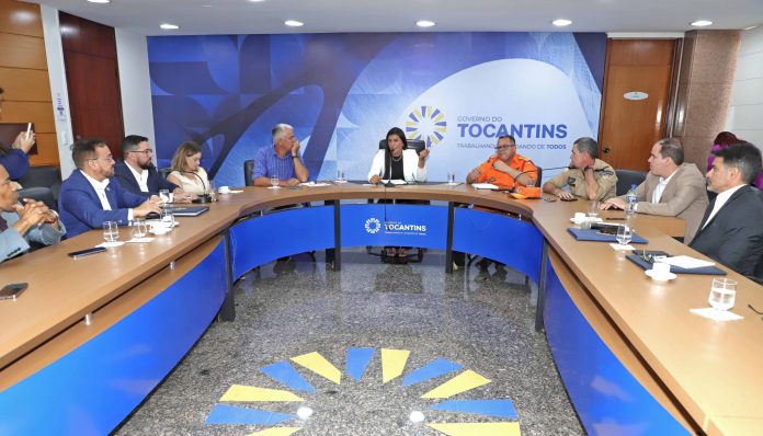 f-secretaria-e-primeira-dama-karynne-sotero-reuniao-mutirao-secretarias-ajuda-humanitaria-para-o-rs-foto-loise-maria-governo-do-tocantins-scaled