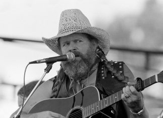 David Allan Coe, que escreveu ‘Take This Job and Shove It’ e outros sucessos da música country, morre aos 86 anos