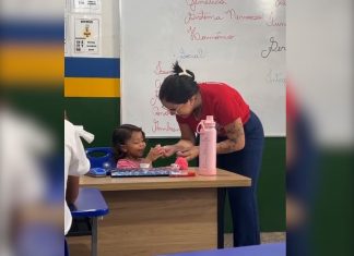 ‘Grata pelo apoio’, diz estudante que teve ajuda de professora para cuidar da filha durante aula