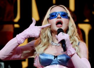 Madonna surpreende fãs com show de 15 minutos em Nova York
