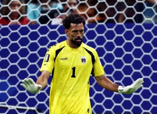 Teló, Adnet e mais famosos invadem perfil de Vozinha, goleiro de Cabo Verde, após empate na Copa