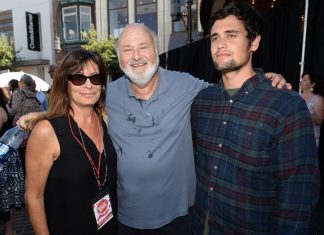 Filho do cineasta Rob Reiner, acusado de matar os pais, reivindica fundos da família