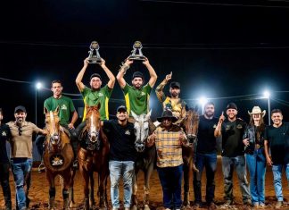 Henrique e Juliano participam de vaquejada em Goiás e surpreendem fãs; VÍDEO