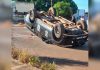 Viatura da Polícia Penal fica tombada após batida em cruzamento de Palmas