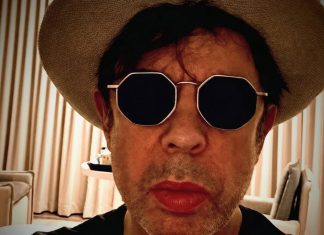 Vocalista do Echo & the Bunnymen sofre acidente de carro e banda adia show nos EUA