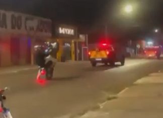 Motociclista dá ‘grau’ atrás de viaturas do Detran e foge em seguida no TO; VÍDEO