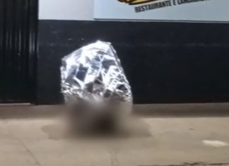Homem morre sentado em cadeira enquanto aguardava comida em restaurante, diz PM