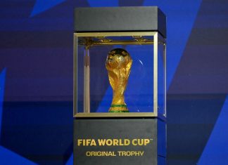 Do que é feita a taça da Copa do Mundo? Troféu tem ouro maciço e pedra semipreciosa na base