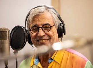 Sem pôr os pés no chão, Ivan Lins se confirma bamba ao seguir a própria cadência no álbum ‘Sambadouro’