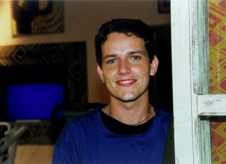 Ator Edward Boggiss morre aos 49 anos; velório acontece no Rio