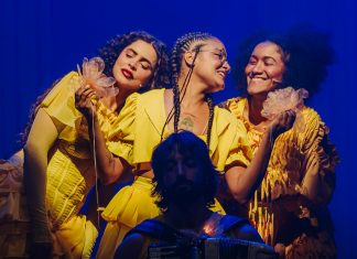 Musical ‘Anunciação’ cria um universo mágico ao traduzir em cena o estado de poesia das andanças de Alceu Valença