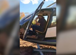 Juliano, da dupla com Henrique, surpreende fãs ao visitar bar com helicóptero