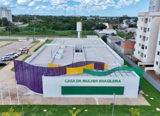 Jovem é resgatada após ser mantida em cárcere privado pelo companheiro que conheceu em jogo online, diz PM