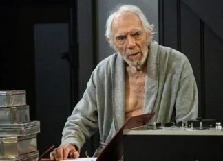 O ator diagnosticado com Alzheimer e que agora está à frente de um espetáculo solo