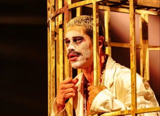 ‘Ópera do malandro’ de Chico Buarque se renova com cores vivas em montagem que mistura umbanda, Anitta e teatro clown