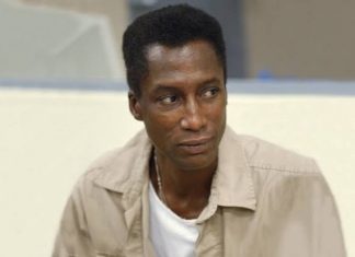 Michael Wright, ator de ‘Oz’ e ‘O Exército Inútil’, morre aos 70 anos