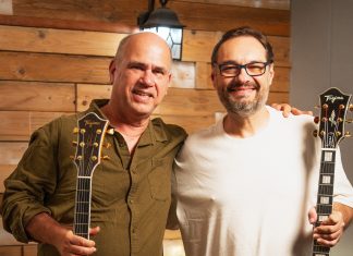 Guitarristas Nelson Faria e Sandro Haick tocam Dominguinhos, João Bosco e Tom Jobim no álbum ‘Talking standards’