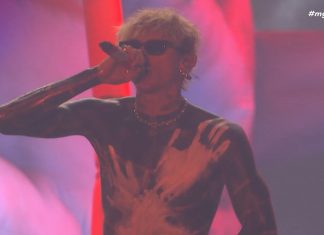 MGK enfrenta apatia e hostilidade da plateia com pop punk emotivo e sem graça em sua estreia no Rio