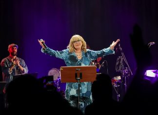 Deixa eu dizer o que penso do álbum em que Claudya revê 60 anos de carreira…