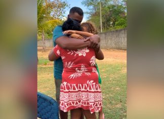 ‘Bebinha’ é surpreendida com a família levada para perto dela após conquistar 1 bilhão de visualizações; assista