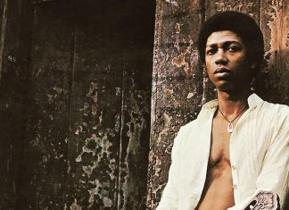 Djavan relança primeiro álbum, feito há 50 anos, em edição remixada que traz versões inéditas de faixas do LP de 1976