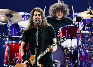 Foo Fighters alterna peso e baladas ao fechar 1ª noite de Rock in Rio com Dave Grohl em boa forma