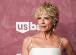 Atriz Selma Blair é detida nos EUA após morder e agredir comissários de bordo em voo