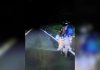 Motocicleta com três pessoas e sem iluminação escapa por pouco de acidente em rodovia no TO; VÍDEO