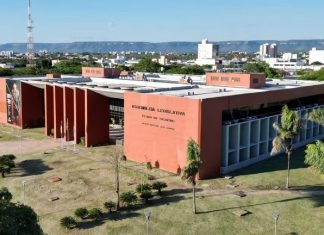 MPTO investiga se servidor da Assembleia do TO recebeu salários enquanto cursava medicina na Bolívia