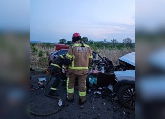 Acidente entre caminhonete, carro e moto deixa quatro mortos no Tocantins