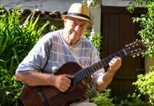 Parceiro pouco conhecido de Jorge Aragão, Jotabê festeja no palco os 50 anos de sucesso do samba ‘Malandro’