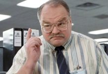 Richard Riehle, ator de ‘Como enlouquecer seu chefe’, morre aos 78 anos